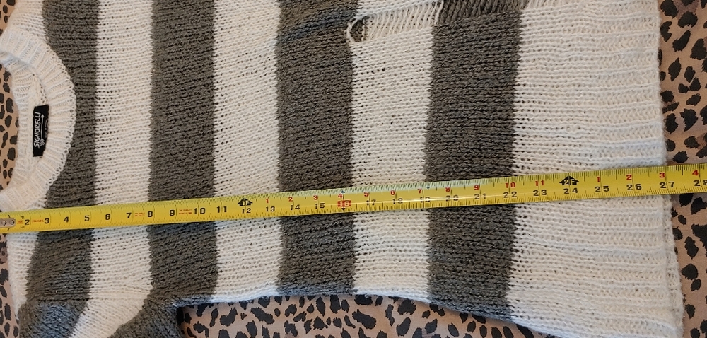 Distressed striped sweater - Picture 9 of 12